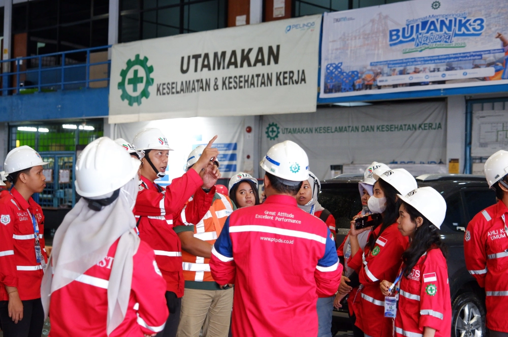 Profesional mengikuti lembaga simulasi sertifikasi ahli k3